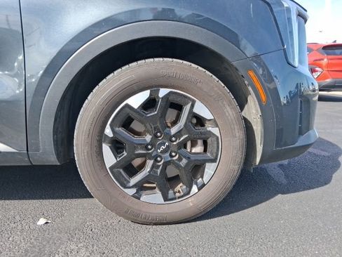 Used 2024 Kia Sorento S image 5
