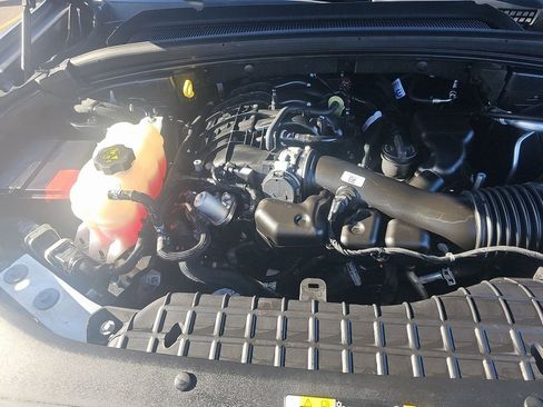 Used 2023 Jeep Grand Cherokee L Limited w/ Luxury Tech Group II image 4