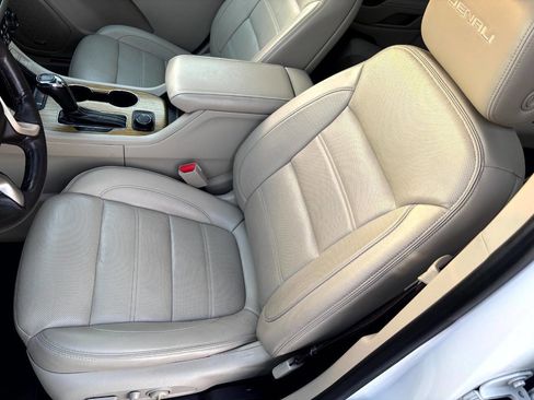 Used 2018 GMC Acadia Denali w/ Technology Package image 8