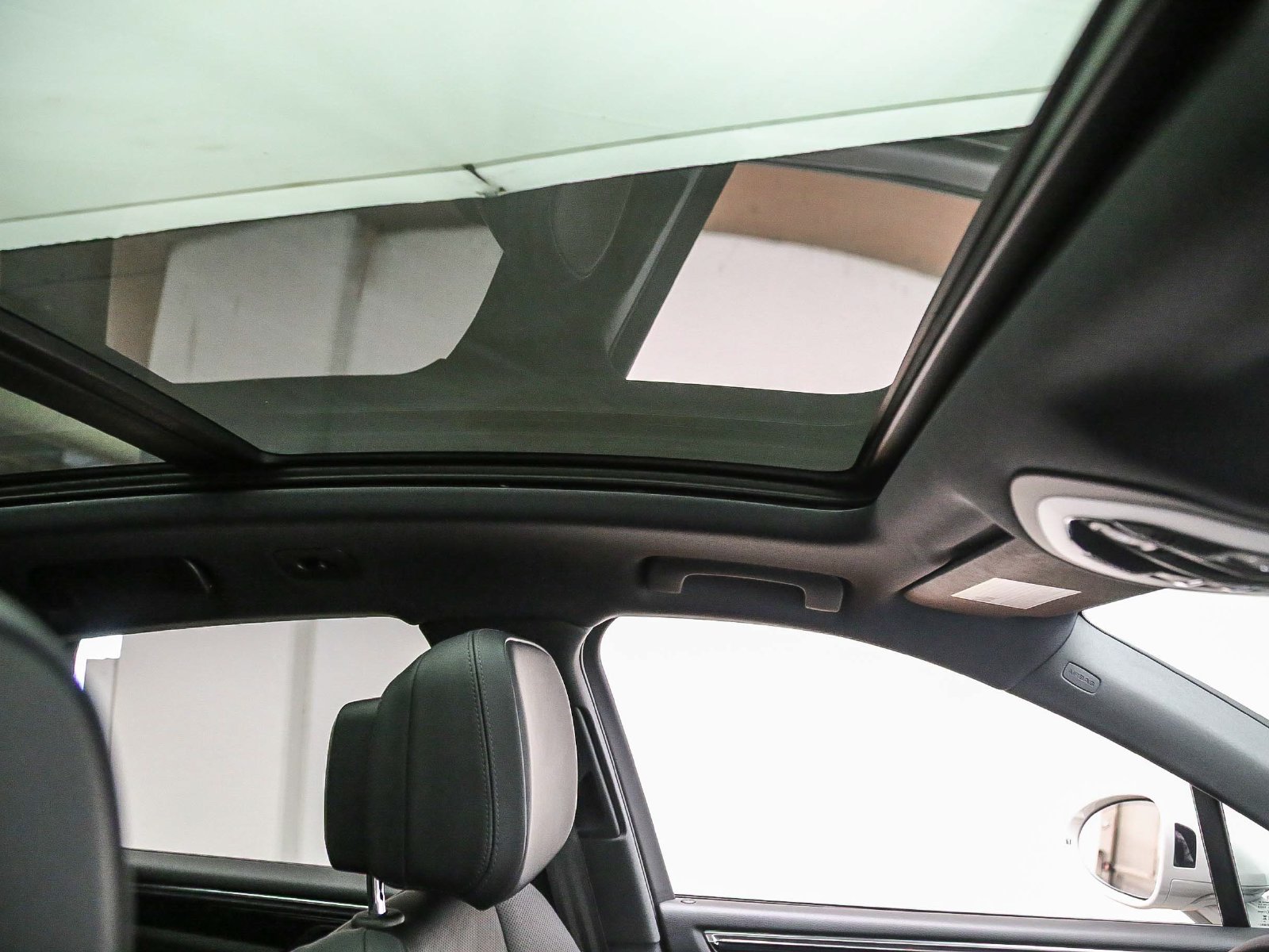 Certified 2026 Porsche Macan AWD/4WD image 21