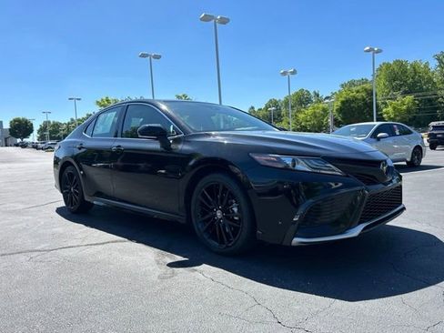 Used 2024 Toyota Camry XSE FWD image 4