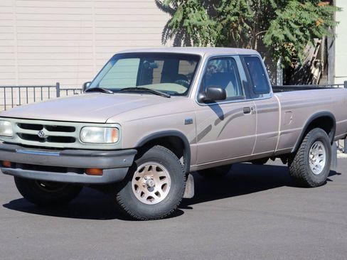Used 1997 MAZDA B-Series Pickup 4x4 Cab Plus B4000 image 4