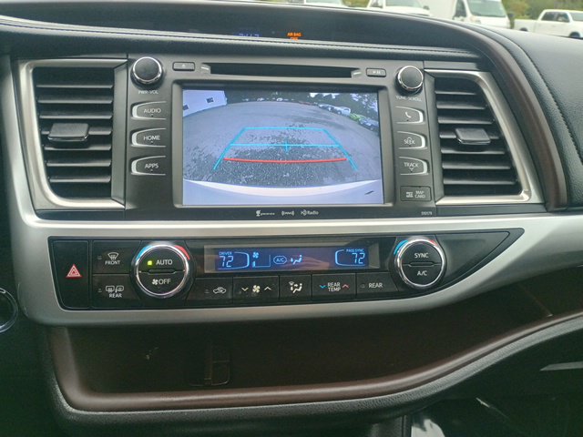 Used 2017 Toyota Highlander XLE AWD/4WD image 33