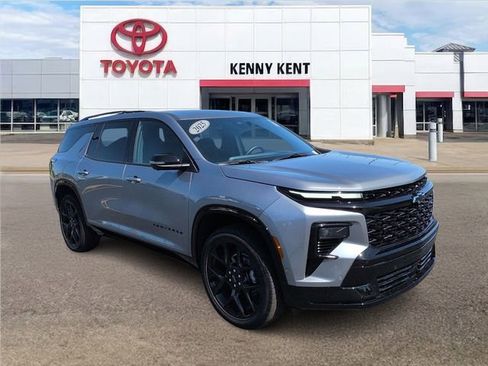 Used 2025 Chevrolet Traverse RS w/ LPO, Floor Liner Package FWD image 1
