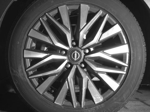 Used 2025 Nissan Altima 2.5 SV FWD image 12
