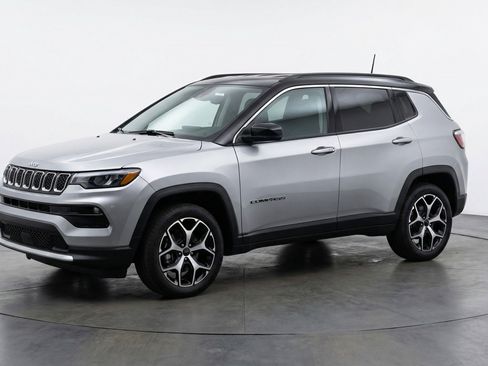 Used 2025 Jeep Compass Limited image 3