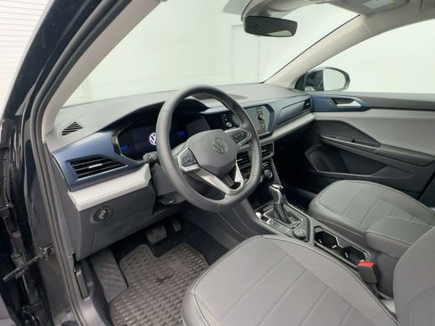 Used 2024 Volkswagen Taos SE image 4