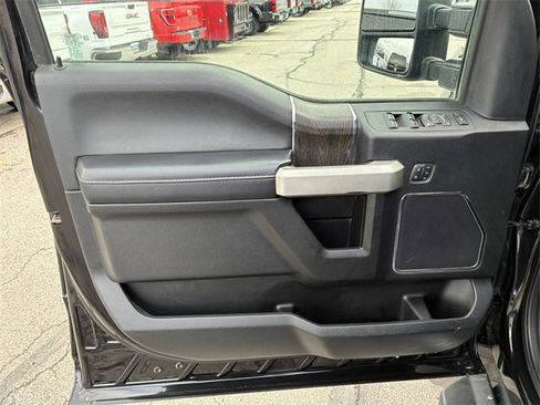 Used 2020 Ford F350 Lariat w/ Chrome Package image 21