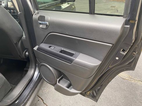 Used 2014 Jeep Patriot Latitude w/ Sun/Sound Group AWD/4WD image 31