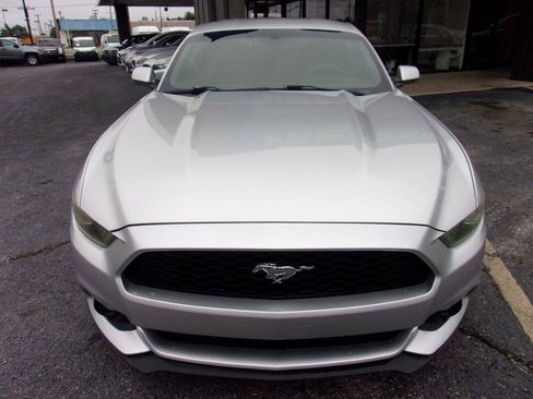 Used 2015 Ford Mustang Coupe RWD image 3