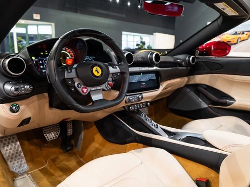Certified 2023 Ferrari Portofino M image 25
