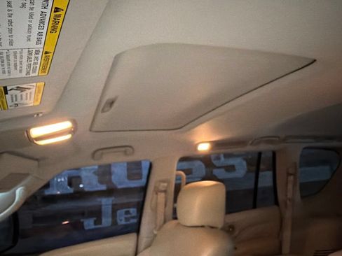 Used 2018 INFINITI QX80 2WD w/ Deluxe Technology Package image 9