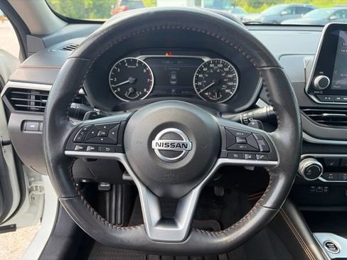 Used 2022 Nissan Altima 2.0 SR FWD image 15
