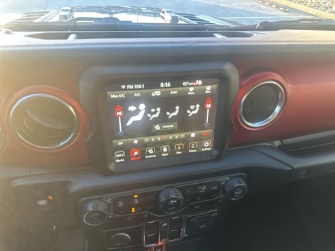 Used 2021 Jeep Wrangler Unlimited Rubicon w/ Xtreme Recon 35" Tire Package image 37