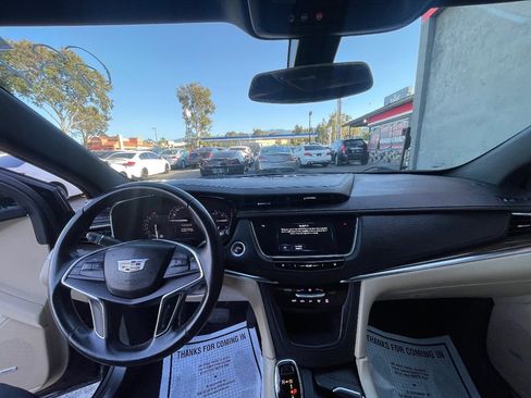 Used 2017 Cadillac XT5 FWD image 11