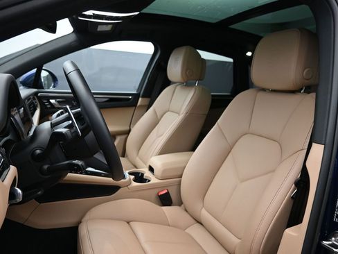 New 2026 Porsche Macan image 5