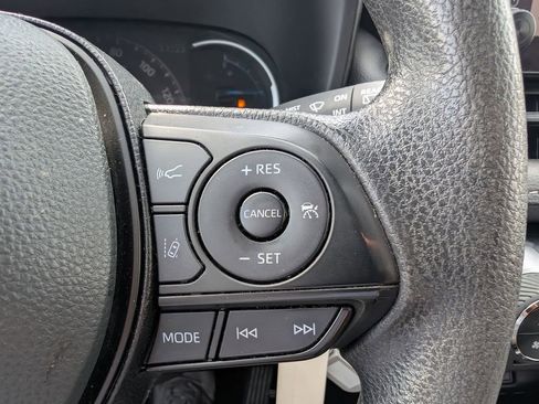 Used 2025 Toyota RAV4 LE image 24