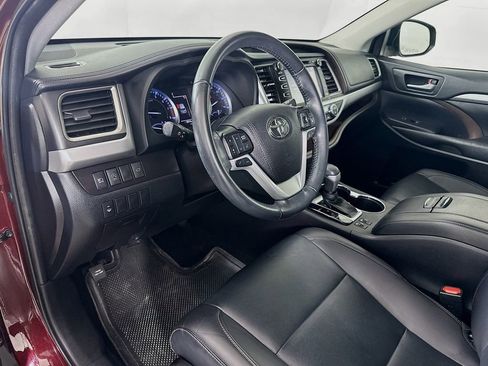 Used 2019 Toyota Highlander XLE image 9