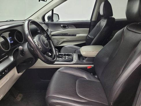 Used 2023 Kia Carnival LX FWD image 17