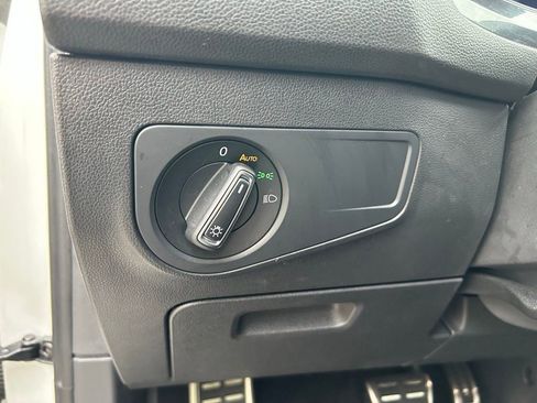 Used 2022 Volkswagen Tiguan SE R-Line image 18