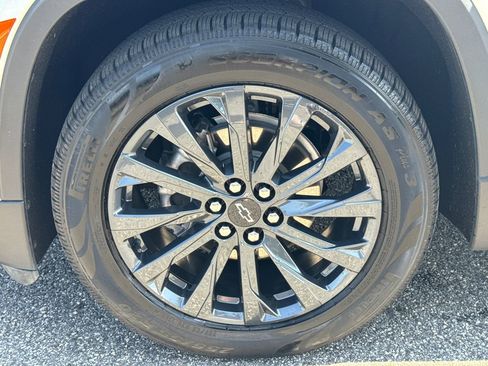 Used 2022 Chevrolet Traverse RS FWD image 11