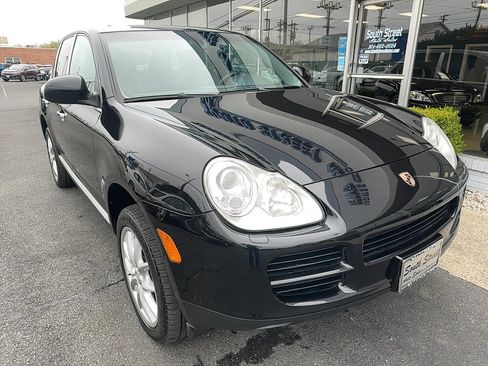 Used 2004 Porsche Cayenne S image 2