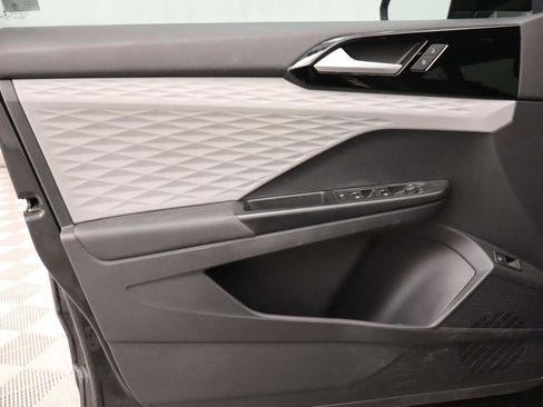 Used 2022 Volkswagen Taos S image 17