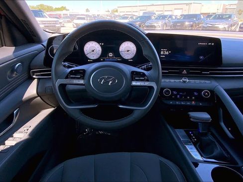 Used 2023 Hyundai Elantra SEL w/ Convenience Package FWD image 6