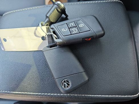 Used 2022 Volkswagen Tiguan SE R-Line image 37