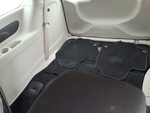 Used 2024 Chrysler Voyager LX FWD image 17