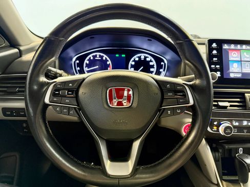 Used 2018 Honda Accord Touring image 14