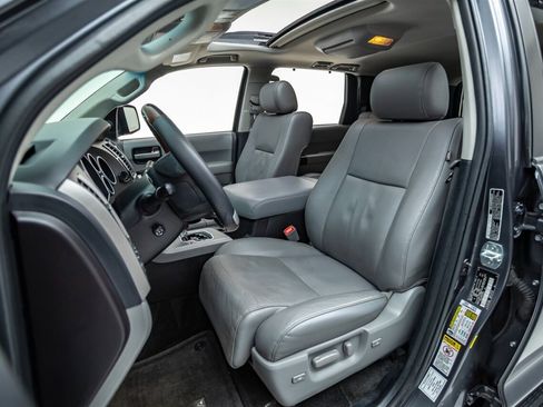Used 2016 Toyota Sequoia Platinum image 21