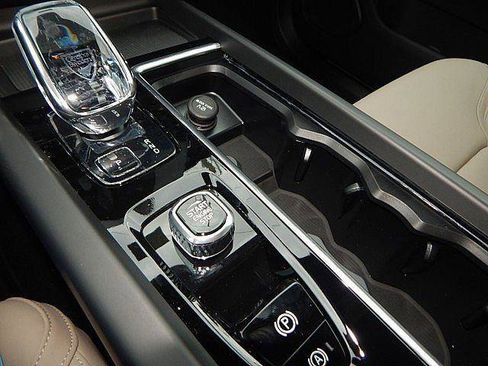 New 2026 Volvo XC60 T8 Plus w/ Protection Package Premier AWD/4WD image 17