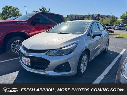 Used 2019 Chevrolet Cruze LT FWD image 1