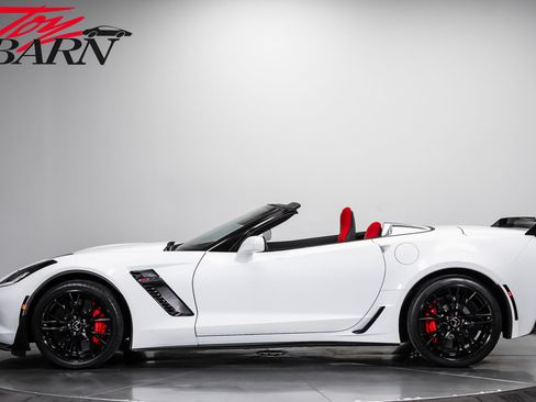 Used 2015 Chevrolet Corvette Z06 w/ 3LZ Preferred Equipment Group RWD image 2