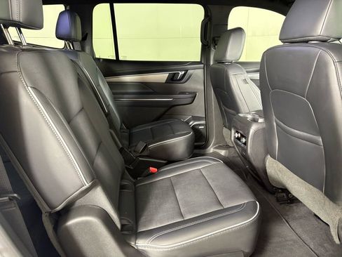 Used 2025 Buick Enclave Preferred image 16