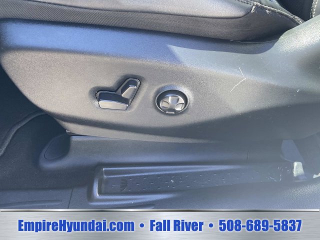Used 2025 Chrysler Pacifica Select FWD image 18