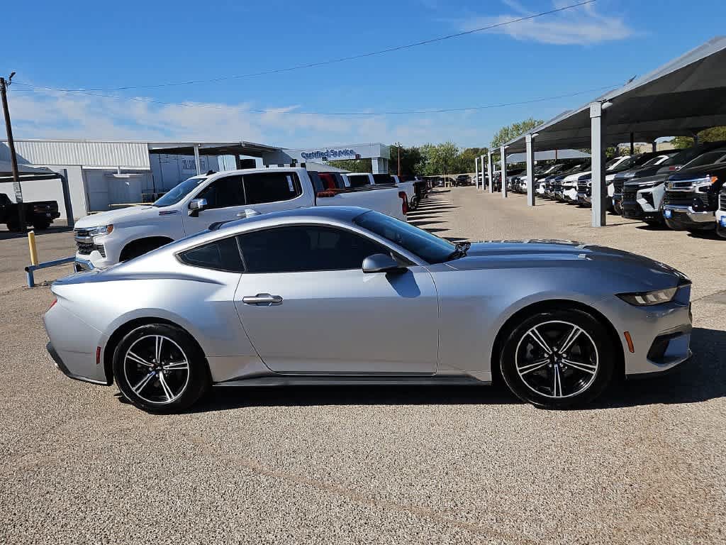 Used 2025 Ford Mustang Coupe RWD image 9