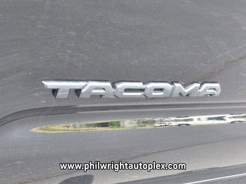 Used 2022 Toyota Tacoma SR5 w/ SR5 Appearance Package (SM) RWD image 13