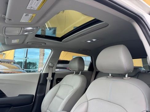Certified 2022 Kia Niro EX Premium FWD image 19