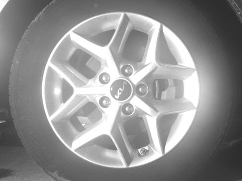 Used 2025 Kia Soul LX w/ LX Technology Package FWD image 13