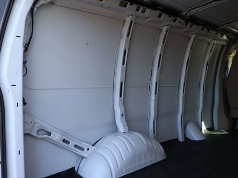 Used 2022 Chevrolet Express 3500 w/ Driver Convenience Package image 43