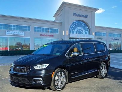 Used 2022 Chrysler Pacifica Pinnacle