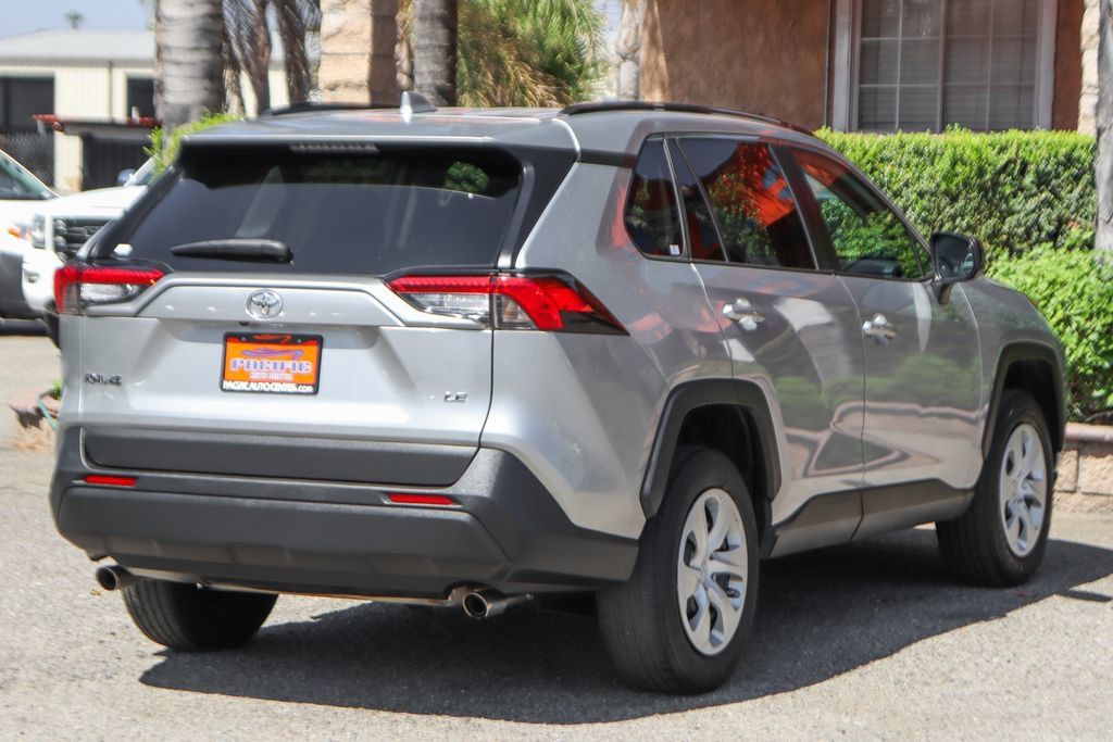 Used 2021 Toyota RAV4 LE FWD image 9