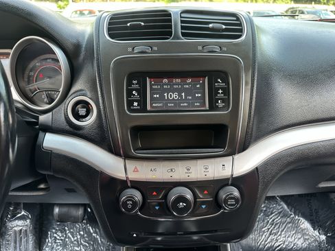 Used 2020 Dodge Journey SE w/ SE Popular Equipment Group image 21