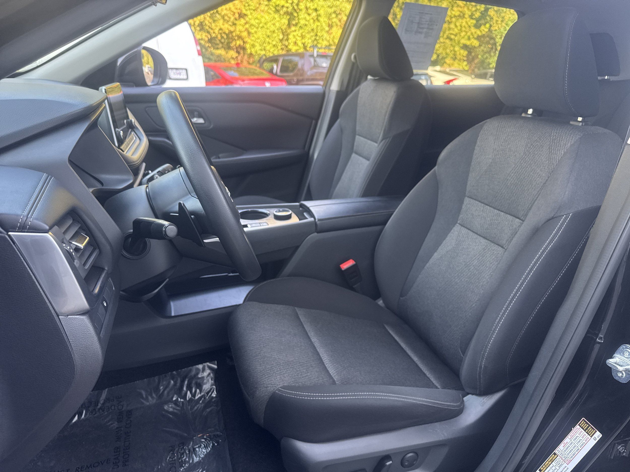Used 2024 Nissan Rogue SV AWD/4WD image 8