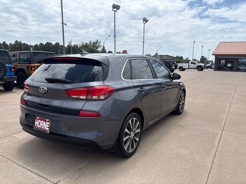 Used 2018 Hyundai Elantra GT FWD image 5