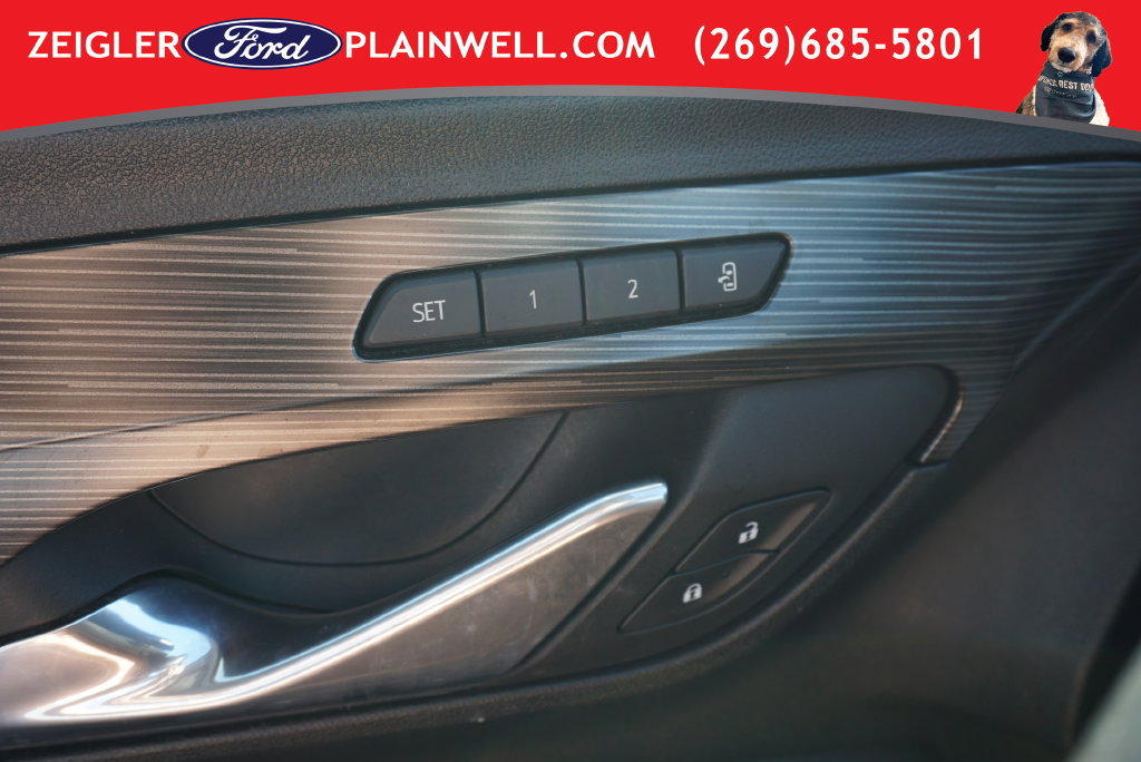 Used 2024 GMC Terrain SLT AWD/4WD image 31