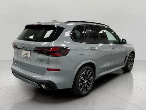 New 2026 BMW X5 xDrive40i w/ M Sport Package AWD/4WD image 3