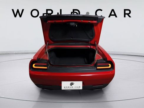 Used 2016 Dodge Challenger SXT image 27